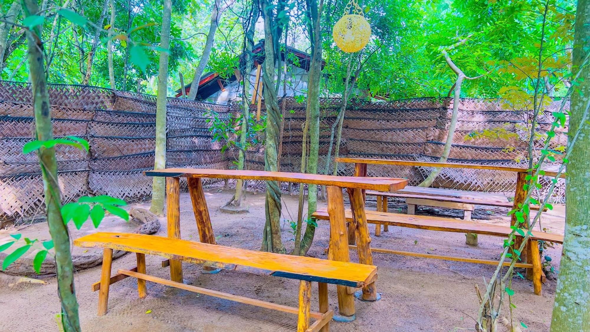 Jungle Host Hostel And Tree House Sigiriya Eksteriør billede
