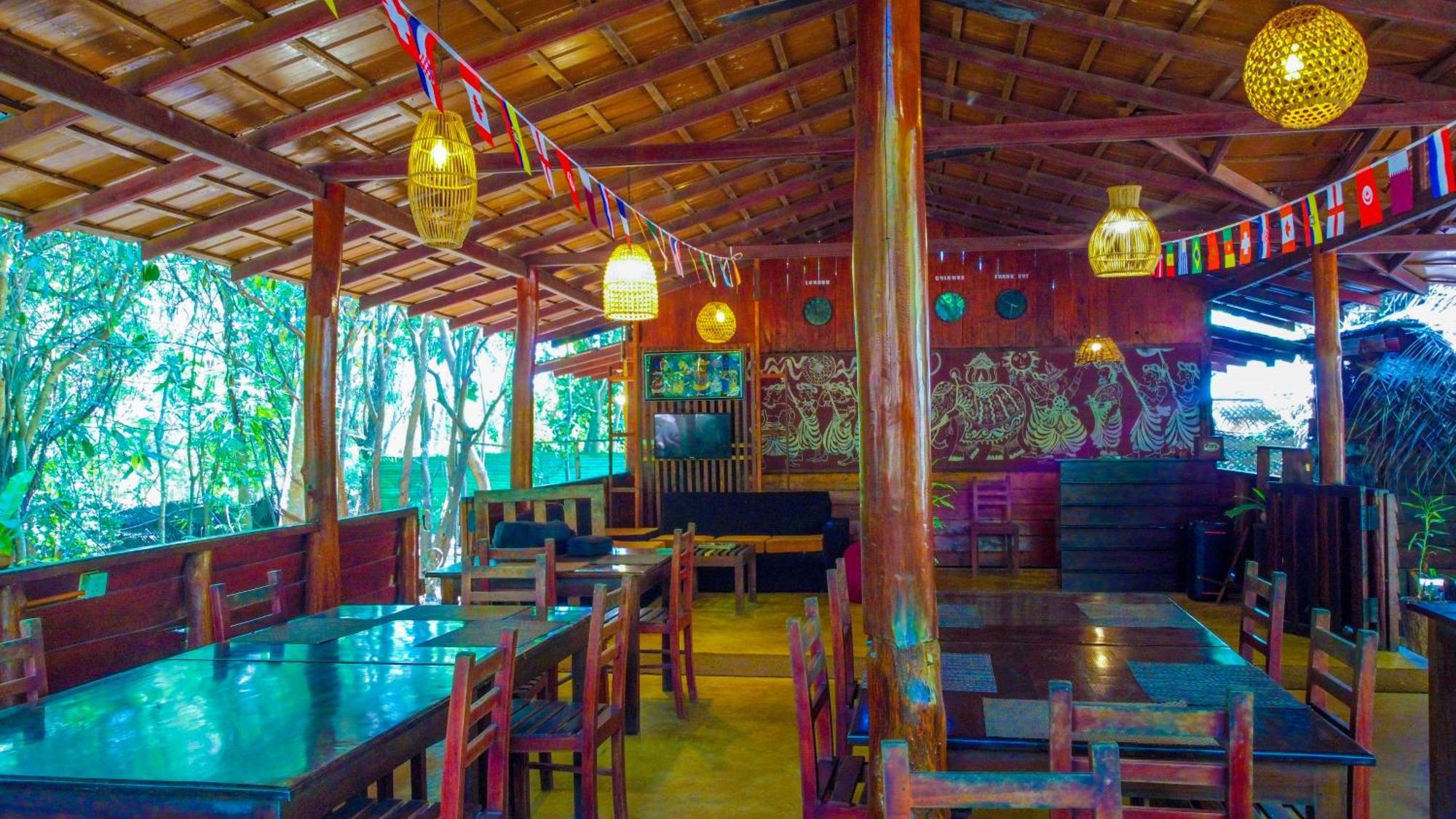 Jungle Host Hostel And Tree House Sigiriya Eksteriør billede